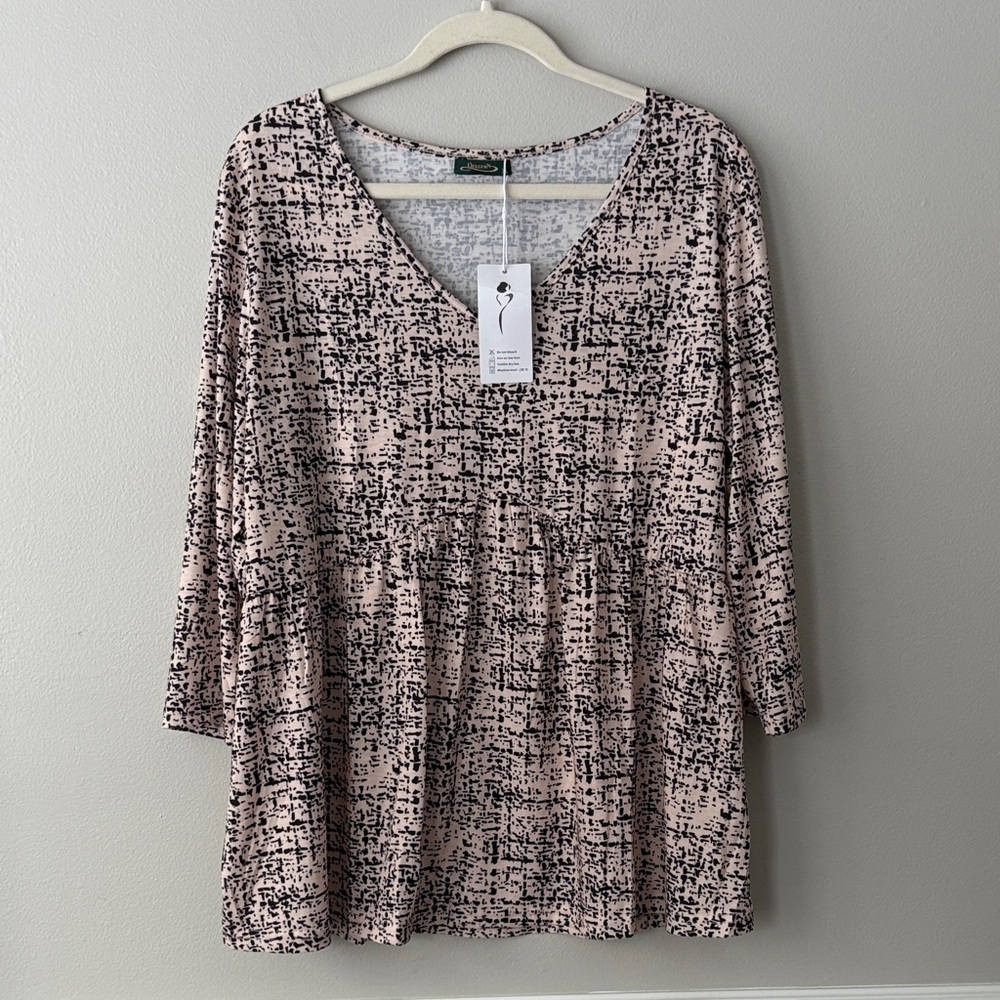 NWT Ofeefan Patterned Top